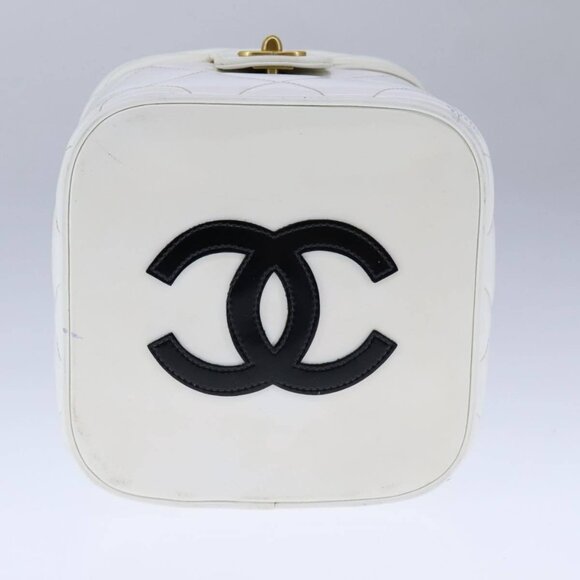 CHANEL Matelasse Vanity Cosmetic Pouch Patent leather White Gold CC Auth PP147 - Picture 6 of 16